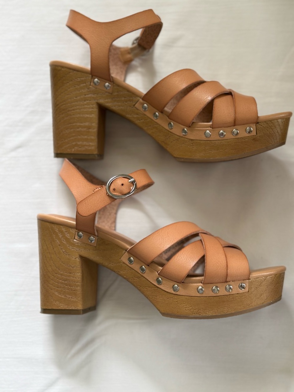 Old Navy tan platform sandals